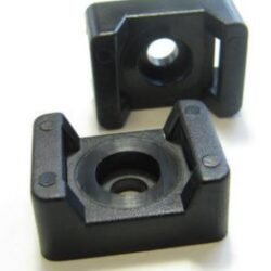 Transparante zadels met schroefbevestiging voor bundelband / kabelbinders / tie wraps.Uitsluitend in transparant.Materiaal	Polyamide 6.6Kleur	Naturel (UV bestendig)Temperatuur bereik	-40 °C tot +85 °COntvlambaarheid	UL 94 V2